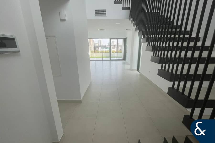 Single Row | Close to Pool | Open Plan