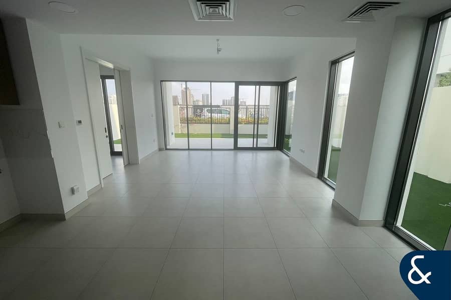 Single Row | Close to Pool | Open Plan