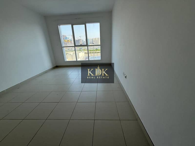 Unfurnished 1Bhk| Pool View| Ready to Move In