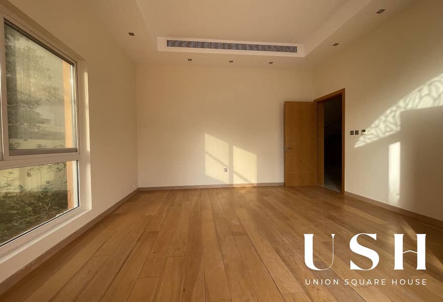 Motivated Seller| Vacant Custom Built Villa| Single Row