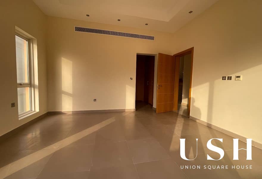 Motivated Seller| Vacant Custom Built Villa| Single Row