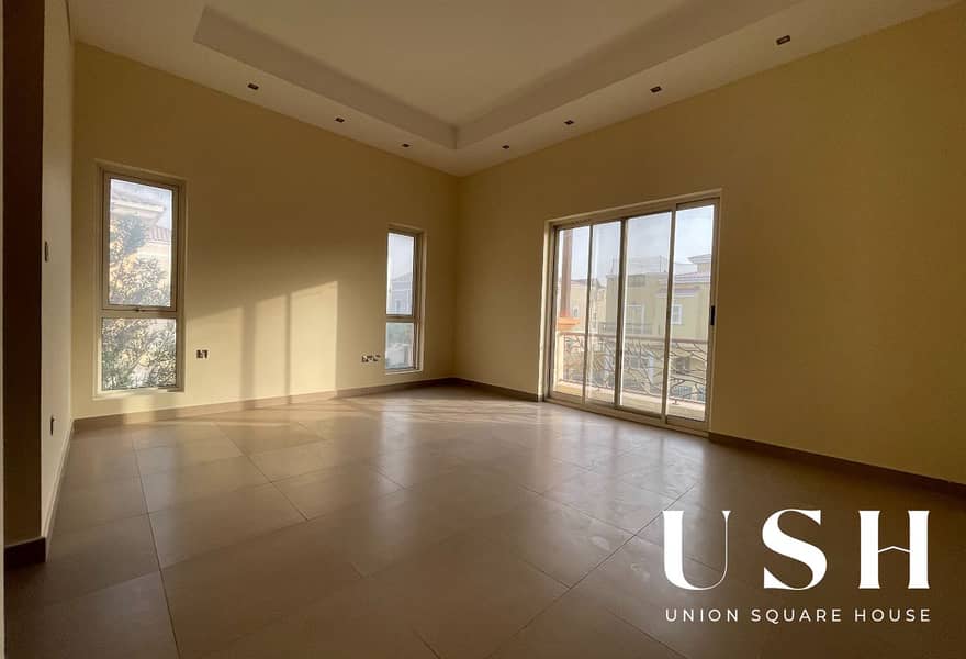 Motivated Seller| Vacant Custom Built Villa| Single Row