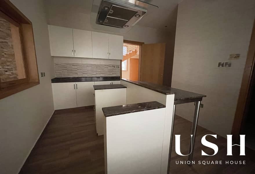 Motivated Seller| Vacant Custom Built Villa| Single Row