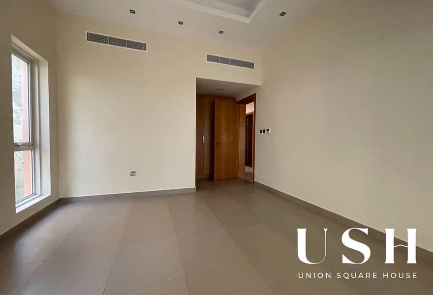 Motivated Seller| Vacant Custom Built Villa| Single Row - Image 7