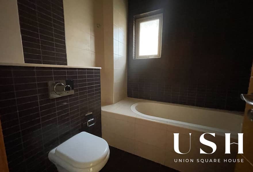 Motivated Seller| Vacant Custom Built Villa| Single Row - Image 11