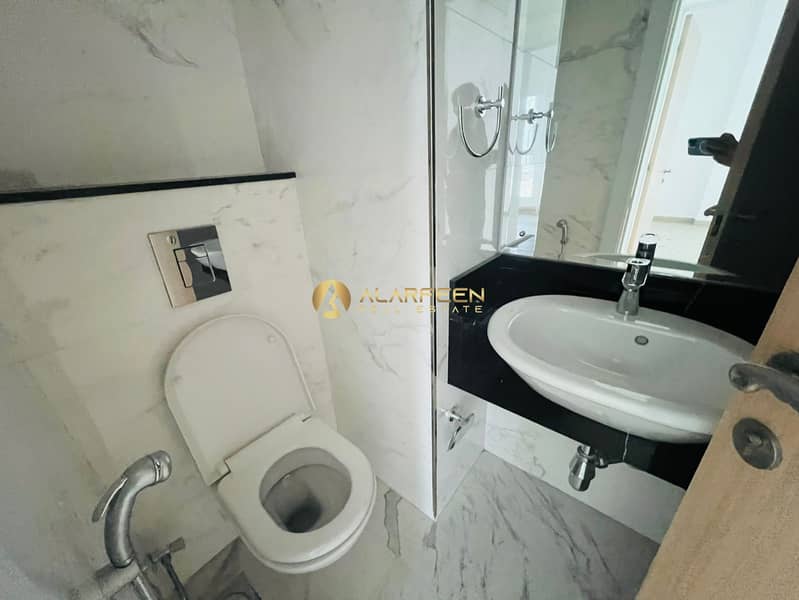 Community View | Prime Location | Spacious Unit - Image 10