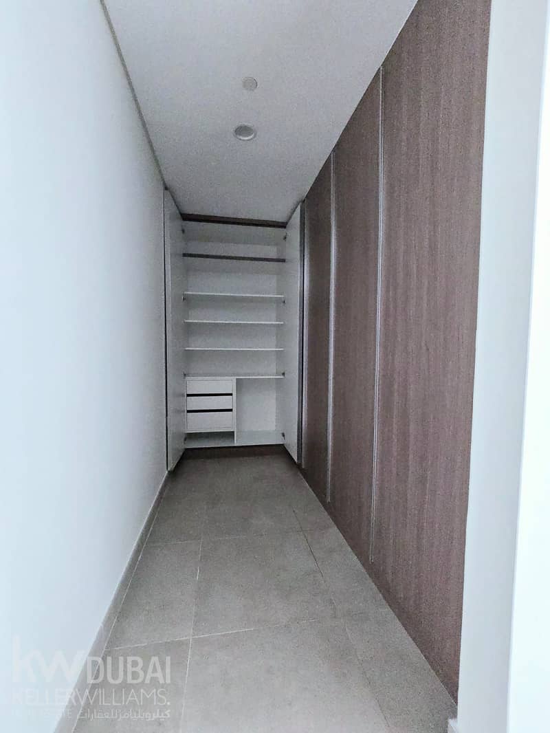 Creek View | Spacious | Ready to Move In - Image 15