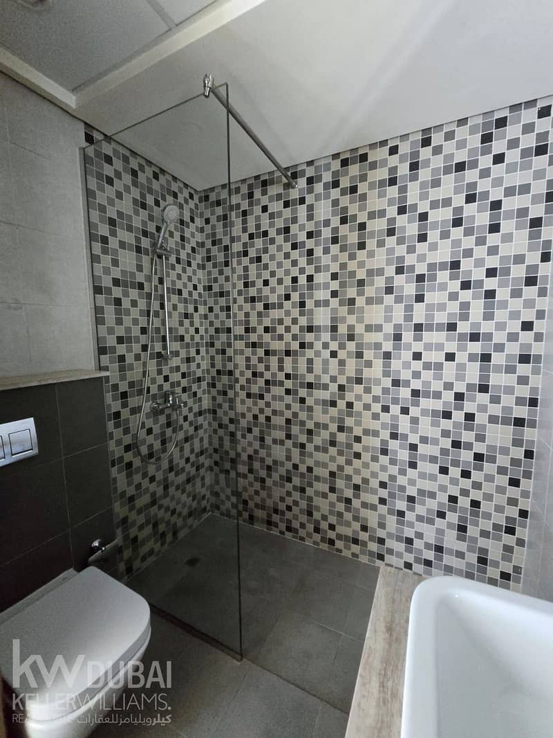 Creek View | Spacious | Ready to Move In - Image 17