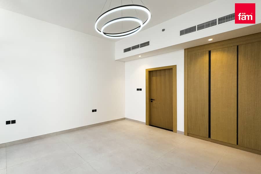 Vacant | Prime Location | Biggest Layout - Image 13