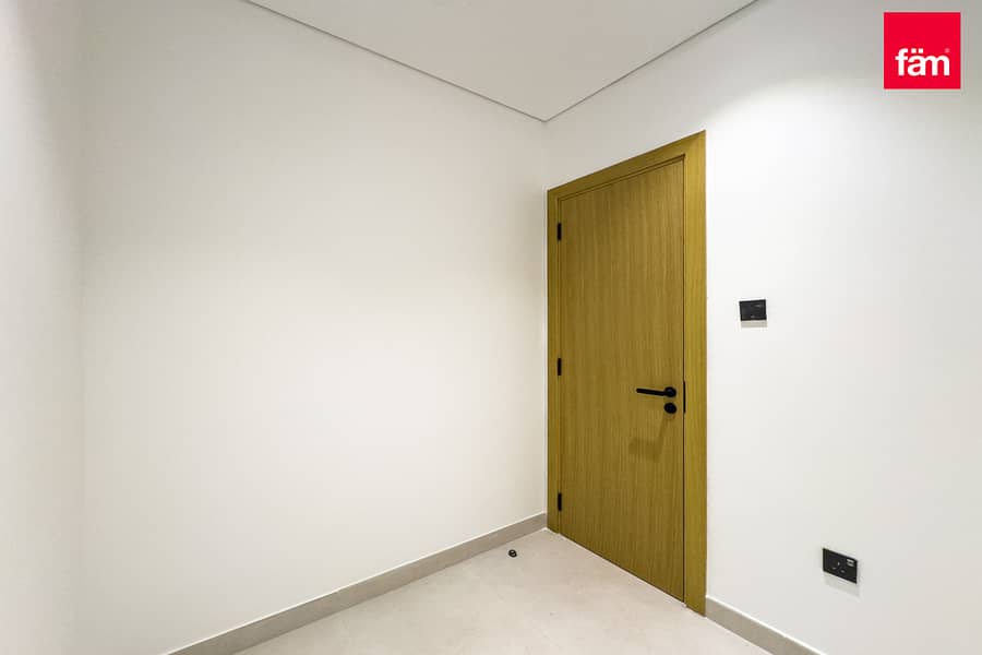 Vacant | Prime Location | Biggest Layout - Image 20