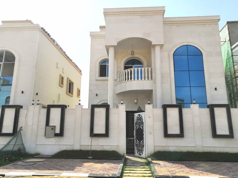 Luxury villa with a very large building area and excellent price