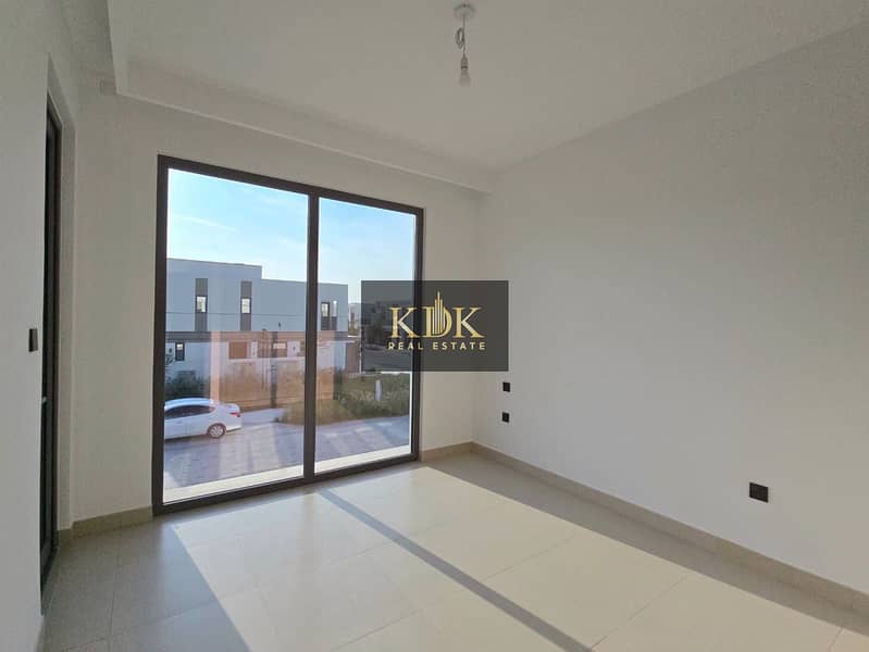 Landscaped | Upgraded | View now - Image 6