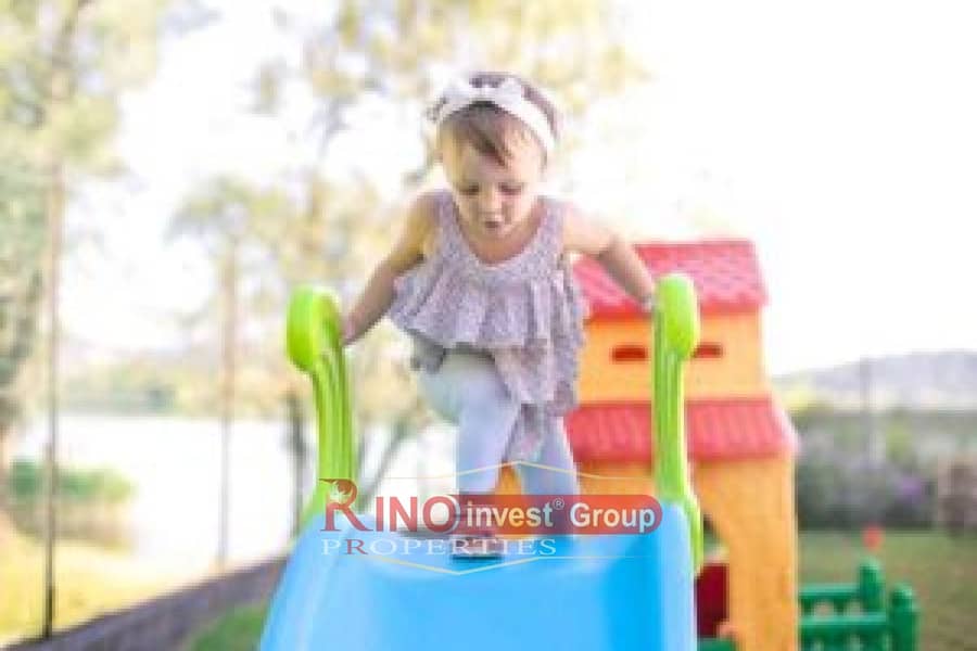 luxury 2 bedroom! Prime Location - Image 9