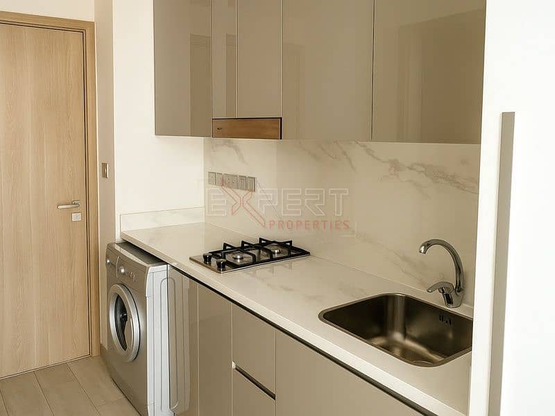 Prime Location | Semi-Furnished Studio | Close to Dubai Creek - Image 6