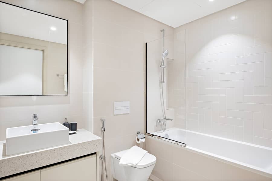 Tower with Beach | Furnished | Emaar Tower - Image 14