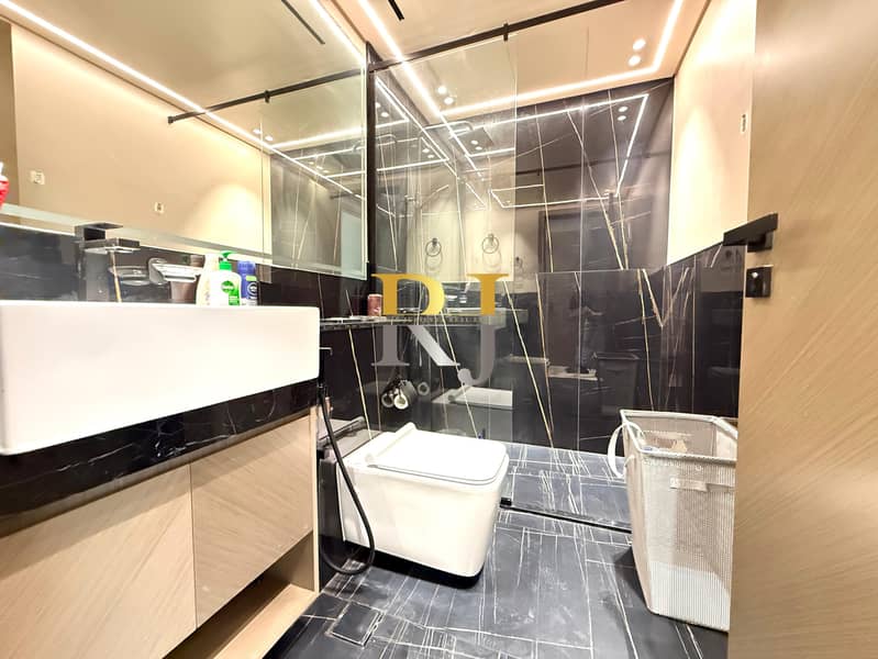 Elegant 3-Bedroom Apartment | Modern Design | Creek View - Image 12