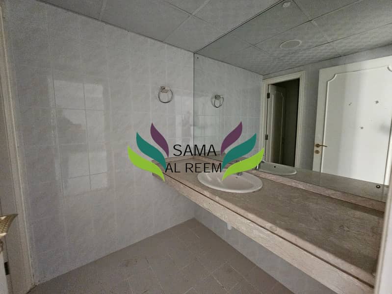 Spacious 3 Bedrooms + Maid Room | Private Garden - Image 18