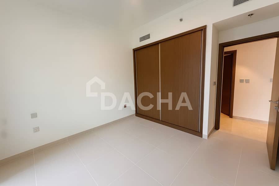 Vacant | Mid floor | Unfurnished | Sea View