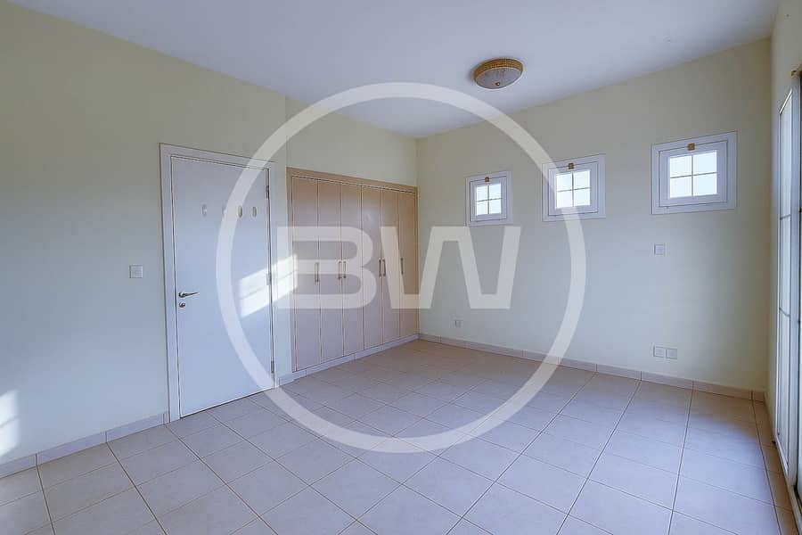 Vacant | Park and Pool | Lake View - Image 9