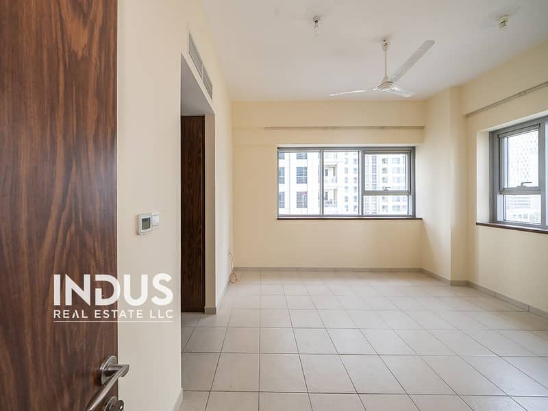 Ready to Move | Prime Location | Spacious - Image 7