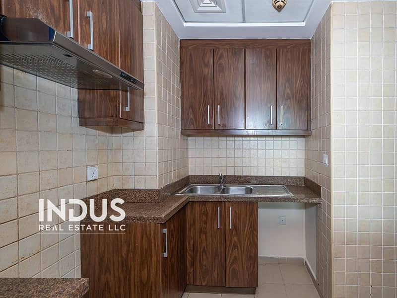 Ready to Move | Prime Location | Spacious - Image 8