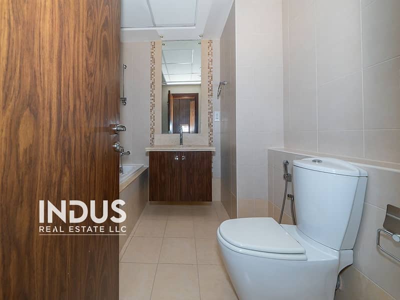 Ready to Move | Prime Location | Spacious - Image 12