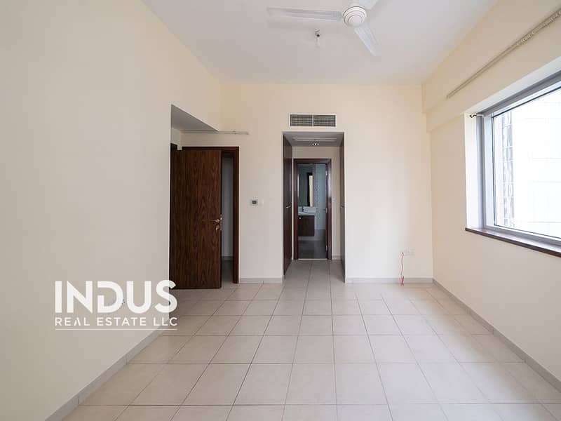 Ready to Move | Prime Location | Spacious - Image 18