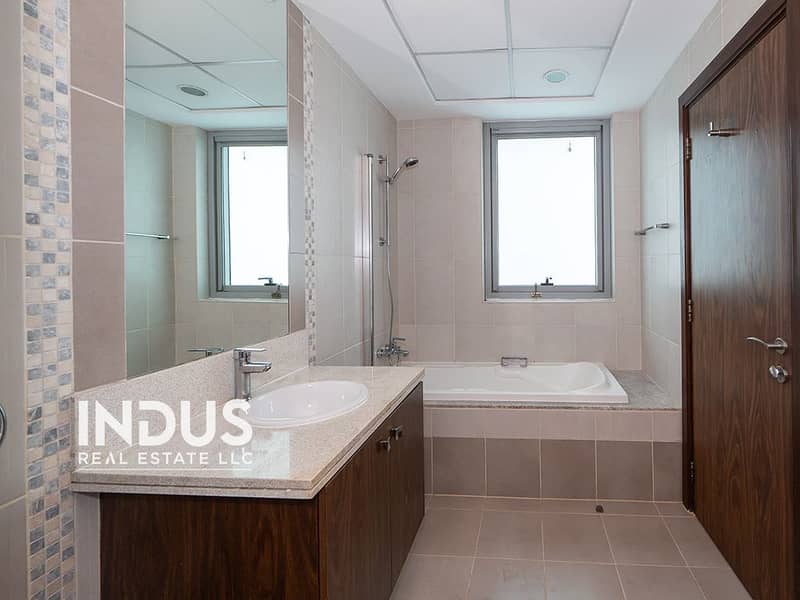 Ready to Move | Prime Location | Spacious - Image 19