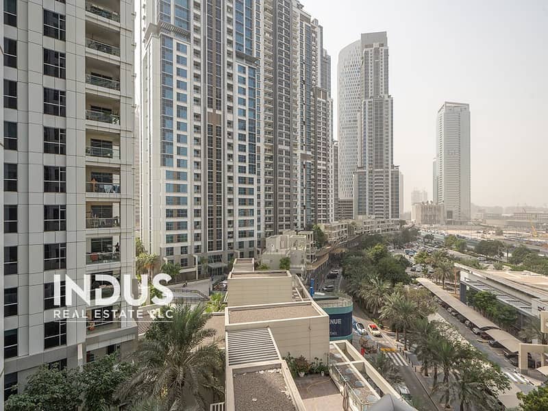 Ready to Move | Prime Location | Spacious - Image 25