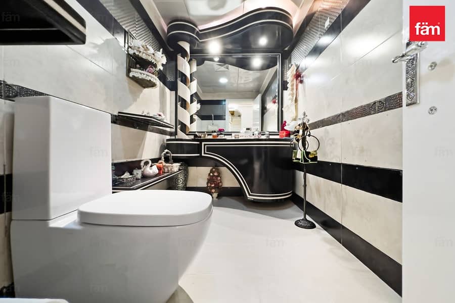 Spacious | Private Pool | 10 Rooms - Image 11