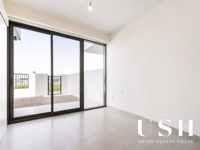 READY TO MOVE IN | EXCLUSIVE 4 BR | SINGLE ROW - Image 15