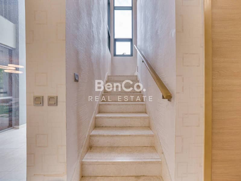 Furnished | Large Corner Unit | Community Expert - Image 10