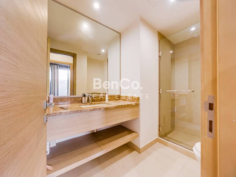 Furnished | Large Corner Unit | Community Expert - Image 18