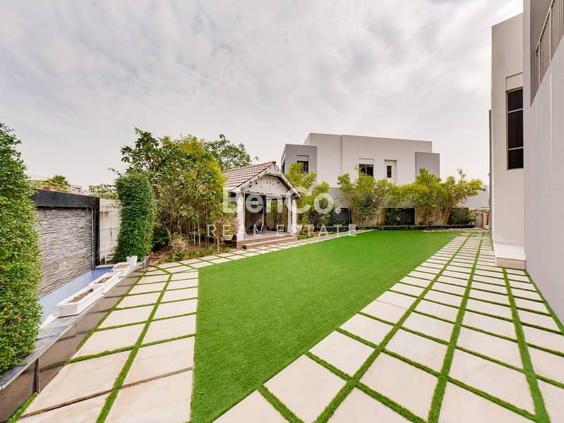 Furnished | Large Corner Unit | Community Expert - Image 24