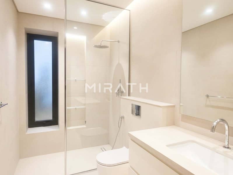 Spacious 5Bhk | Prvt Garden | Fully Renovated - Image 6