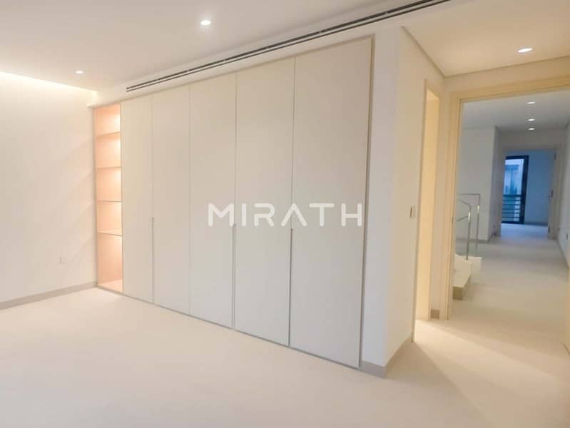 Spacious 5Bhk | Prvt Garden | Fully Renovated - Image 8