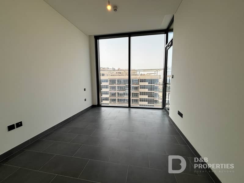 Spacious Layout | Unfurnished | Prime Location - Image 6