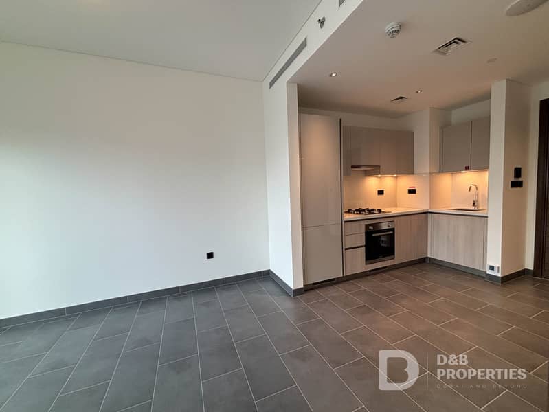 Spacious Layout | Unfurnished | Prime Location - Image 8