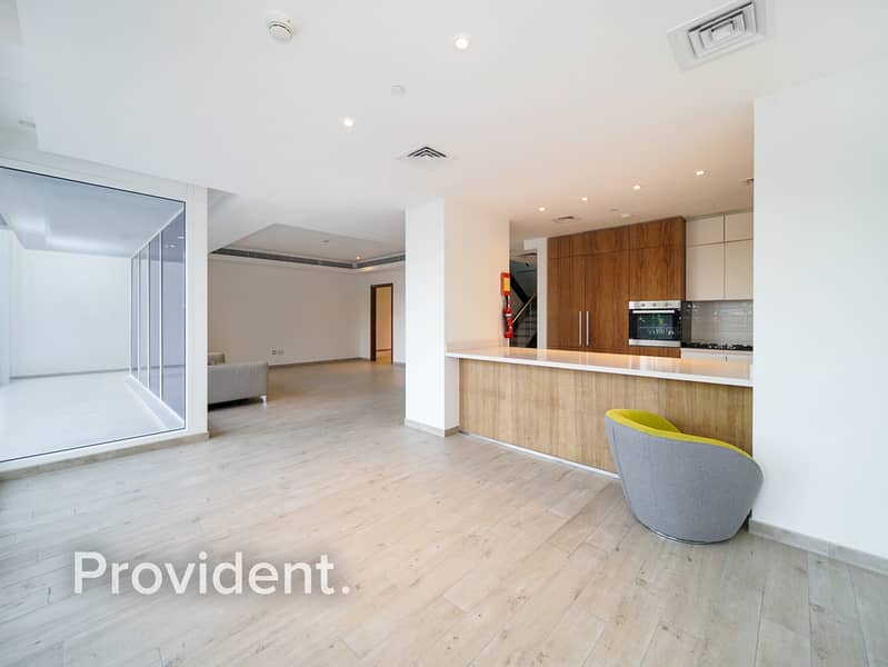 Spacious | 4 Bed Townhouse | Park / Greenery Views