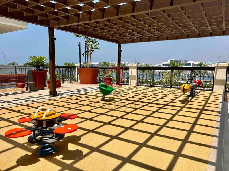 Partial Sea and Pool View | Vacant | Beach Access - Image 14