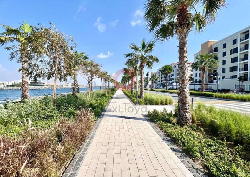 Partial Sea and Pool View | Vacant | Beach Access - Image 20