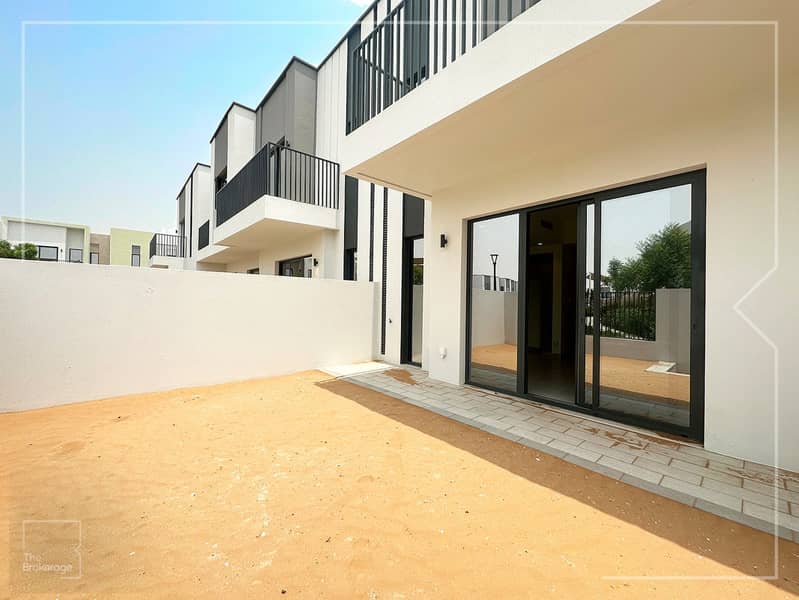 Single Row | Backing Pool and Park | Best Location