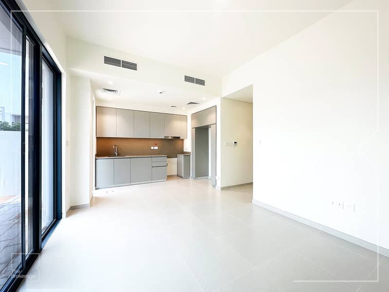 Single Row | Backing Pool and Park | Best Location