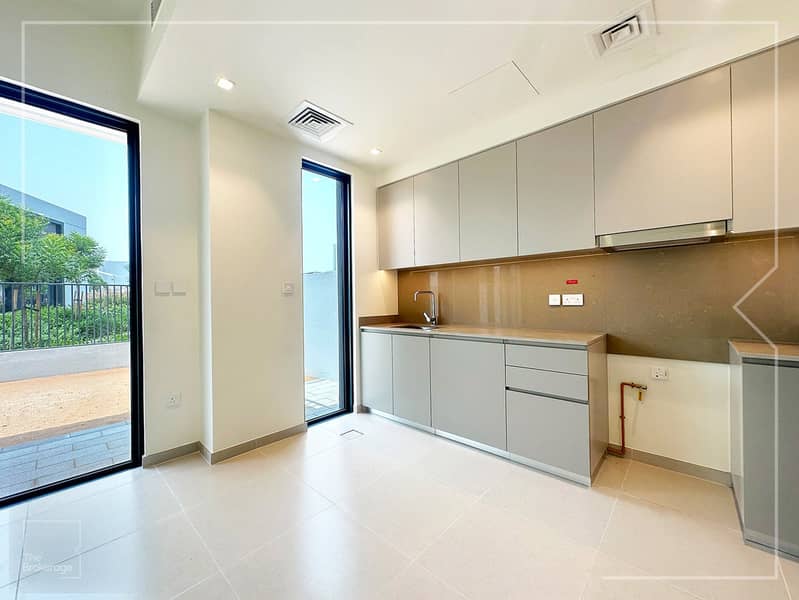 Single Row | Backing Pool and Park | Best Location