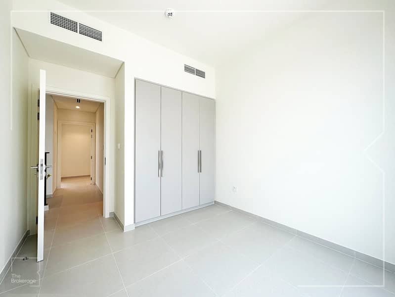 Single Row | Backing Pool and Park | Best Location - Image 8