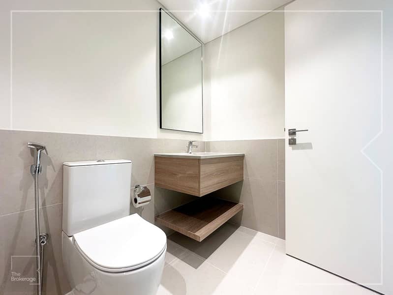 Single Row | Backing Pool and Park | Best Location - Image 10