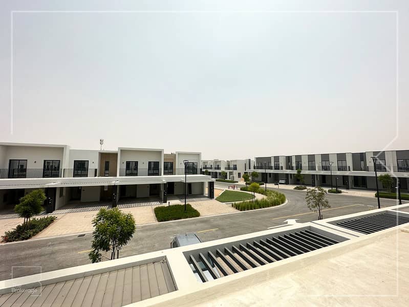 Single Row | Backing Pool and Park | Best Location - Image 13