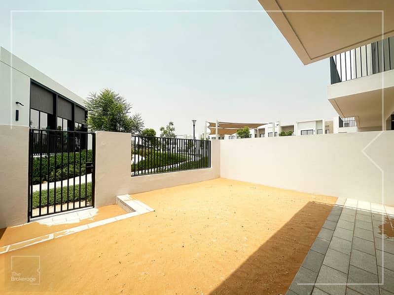 Single Row | Backing Pool and Park | Best Location - Image 15