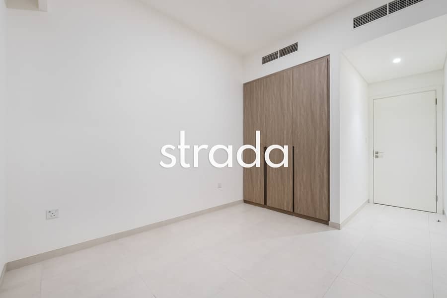 Fully Landscaped Garden | Corner Plot | Vacant - Image 14