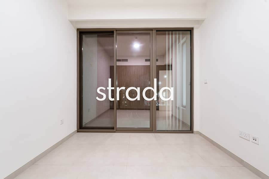 Fully Landscaped Garden | Corner Plot | Vacant - Image 27